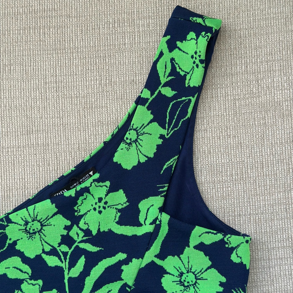 ZARA Floral One-Shoulder Crop - Picture 3 of 5